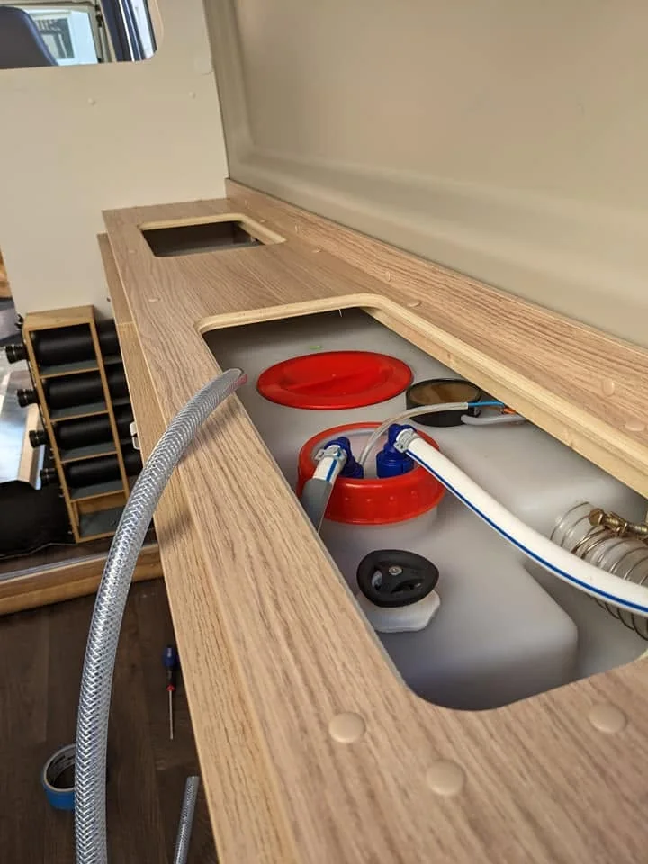Tuyau récupéré dans le meuble arrière
