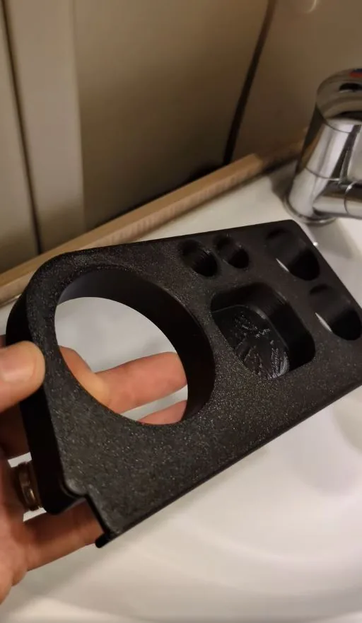 Pièce imprimée en 3D pour rangement de salle de bain