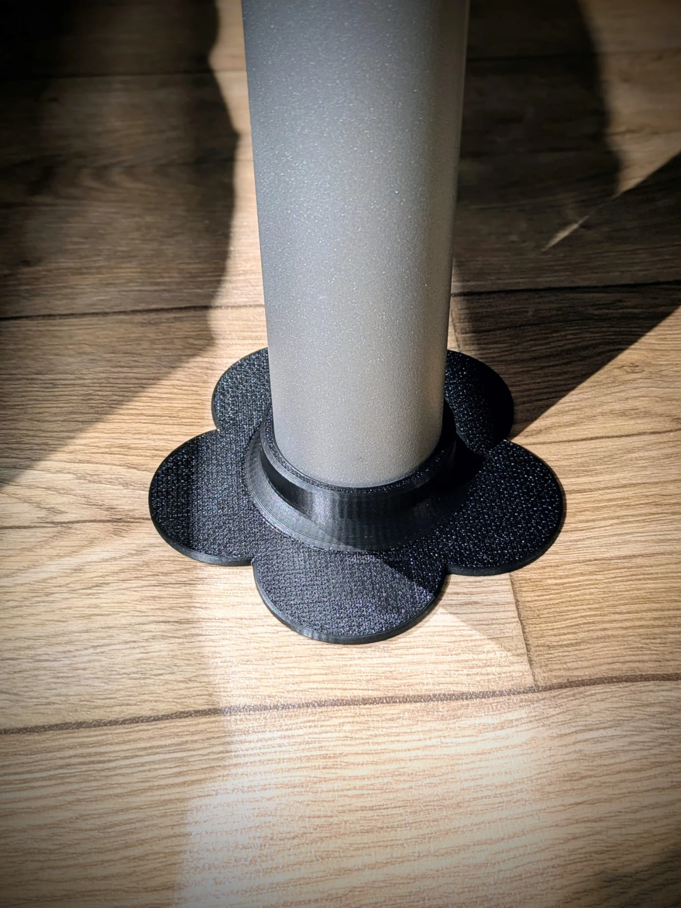 Support de pied de table fleur