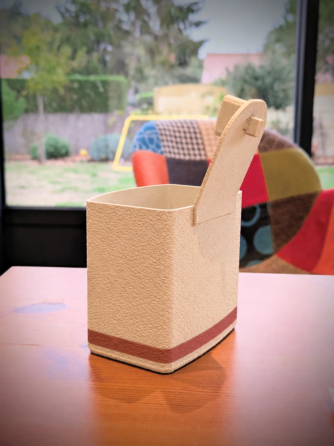 Porte-éponge kaki clair avec liseré terracotta Fourgon Malin présenté seul