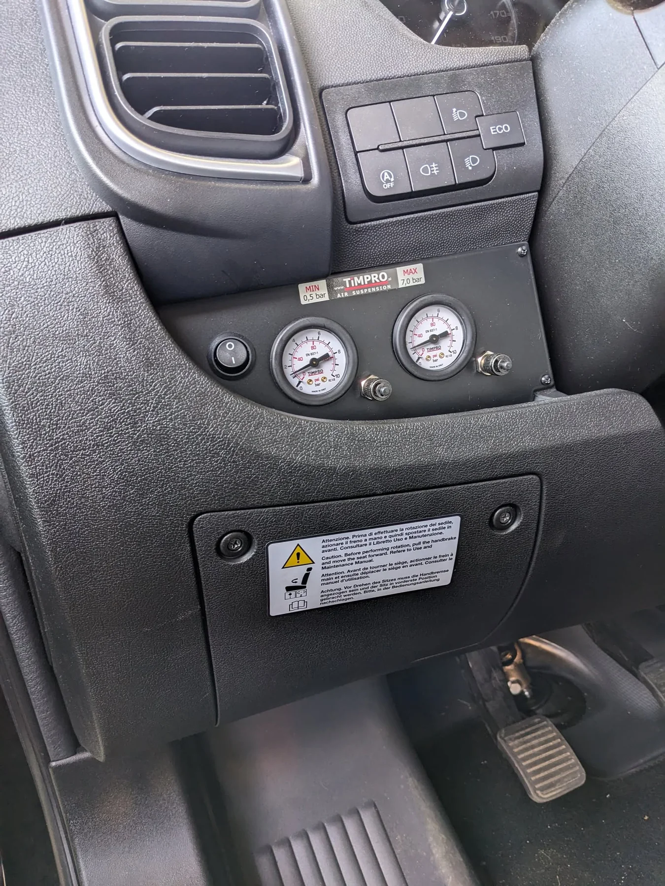Résultat final du panneau de suspensions pneumatiques TIMPRO dans le Fiat Ducato